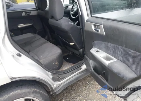 2010 Subaru Forester 2.5X Premium z USA, uszkodzony, nr VIN JF2SH6CC4AH735322